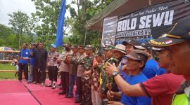 Gelaran Seni Tiban Penonton Mbludak, Polisi Humanis Bikin Tenang Penonton. (R Azzahra)