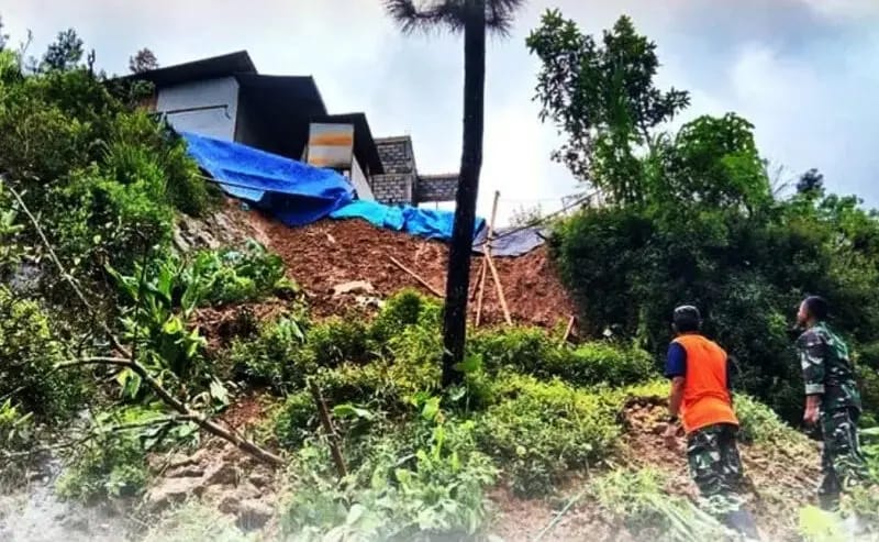 Foto : Longsor Trenggalek/Antara