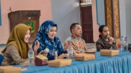 Foto: Acara seminar optimalisasi UMKM yang dihadiri oleh Hj. Nurfitriana dan Ketua Umum Ok Oce Syam Sumenep Fauzi As.