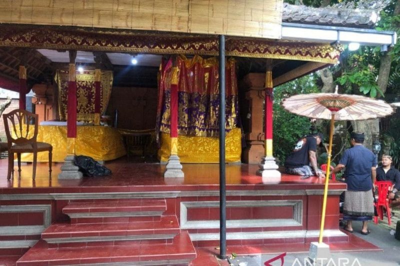 Suasana di rumah duka Raja Denpasar IX Ida Cokorda Ngurah Jambe Pemecutan di Denpasar, Bali, Minggu (19/2/2023).
Foto: ANTARA/Ni Putu Putri Muliantari