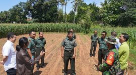 Letkol Inf Nur Cholis bersama Kabag Analisgiatbinter Subditbininfoanalister Sdirpit Pusterad didampingi Dandim 0827/Sumenep Letkol Czi Donny Pramudya Mahardi saat kunjungan ke Sumenep pada Rabu (22/2/2023).