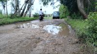 Masyarakat Kerta Barat Keluhkan Jalan Kabupaten Rusak Bertahun-tahun: Gak mungkin Pak Camat tidak tahu
