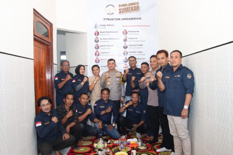 Silaturahmi Kapolresta Sumenep Kombes Pol Ariek Indra Sentanu, S.H., S.I.K., M.H., ke Kantor Aliansi Jurnalis Sumekar (AJS) menjadi momentum memperkuat sinergi antara kepolisian dan insan pers di Kabupaten Sumenep.
