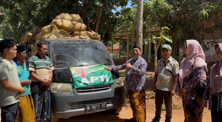 Kepala DKPP Sumenep, Chainur Rasyid, S.E., M.Si., menyampaikan bahwa pengiriman perdana ini menjadi salah satu langkah untuk memperkuat akses pasar bagi petani tembakau di daerah.