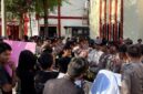 Gerakan Mahasiswa Sumenep (GMS) dalam aksinya di depan gedung kantor Inspektorat Kabupaten Sumenep pada Rabu (16/9).