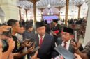 Bupati Sumenep, Achmad Fauzi Wongsojudo saat wawancara dengan sejumlah wartawan. 