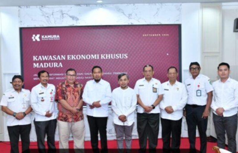 Bupati Sumenep, Drs. H. Achmad Fauzi Wongsojudo, SH.,MH bersama Tim audiensi KAMURA
